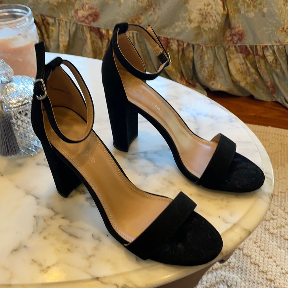 Barely worn black suede Sandal